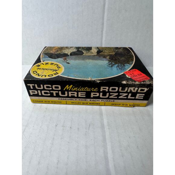 Vintage round miniature puzzle ”ready to flush” dog jigsaw puzzle - Picture 4 of 6